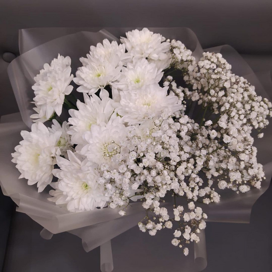 Букет из белой хризантемы и белой гипсофилы - фото 2